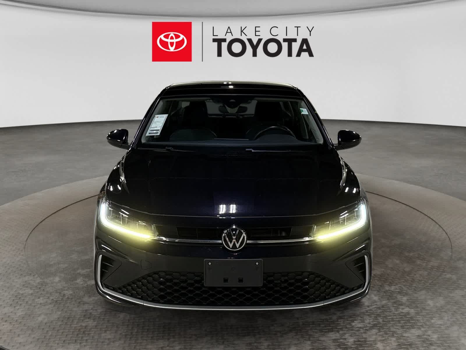 Used 2025 Volkswagen Jetta SE FWD image 14