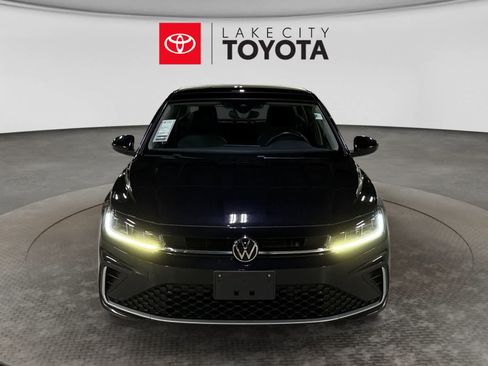 Used 2025 Volkswagen Jetta SE FWD image 14