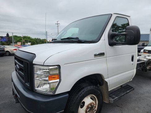 Used 2017 Ford E-450 and Econoline 450 Super Duty w/ Power Windows & Locks Group image 8