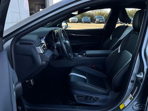 Used 2025 Toyota Camry SE image 10