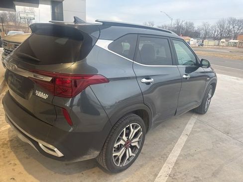 Used 2023 Kia Seltos SX w/ SX Sunroof Package image 4