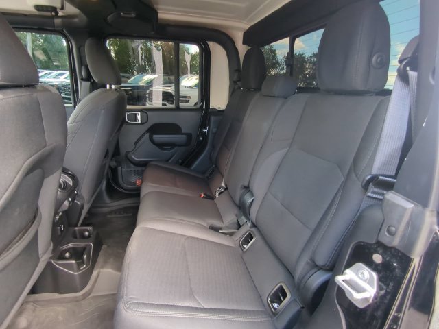 Used 2023 Jeep Gladiator Sport AWD/4WD image 15
