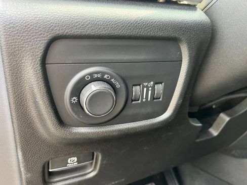 Used 2024 Jeep Grand Cherokee Altitude AWD/4WD image 23