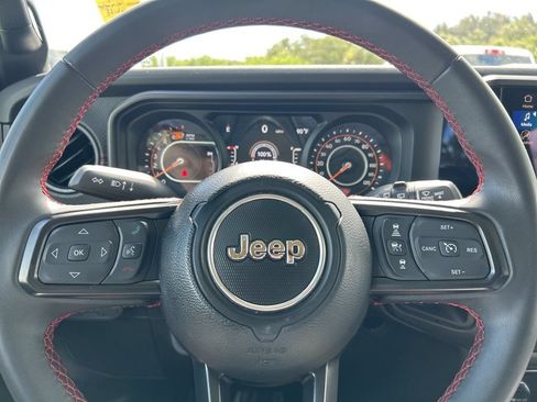 Used 2024 Jeep Wrangler Unlimited Rubicon AWD/4WD image 13