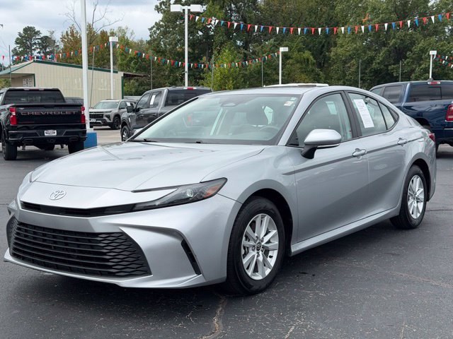 Used 2025 Toyota Camry LE FWD image 5