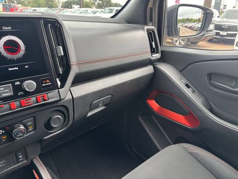 Used 2026 Nissan Frontier PRO-4X AWD/4WD image 35