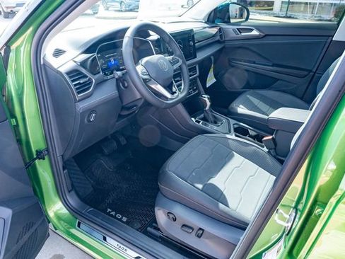 New 2026 Volkswagen Taos SE image 17