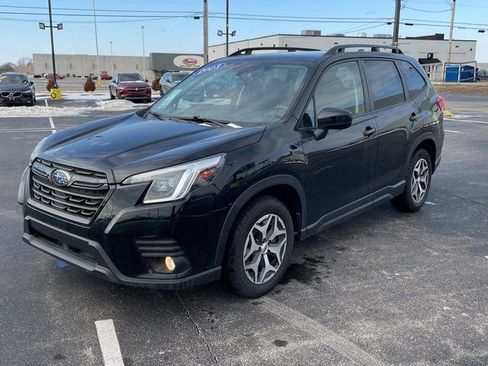 Used 2023 Subaru Forester Premium image 1