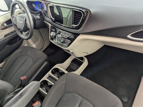 Used 2023 Chrysler Voyager LX image 26