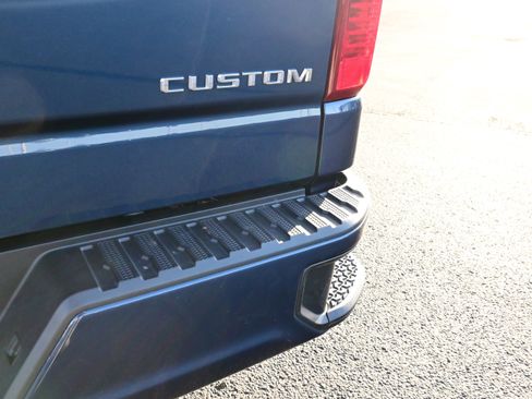 Used 2023 Chevrolet Silverado 1500 Custom image 9