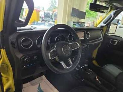 Used 2023 Jeep Wrangler Unlimited Rubicon 4xe w/ Cold Weather Group AWD/4WD image 5