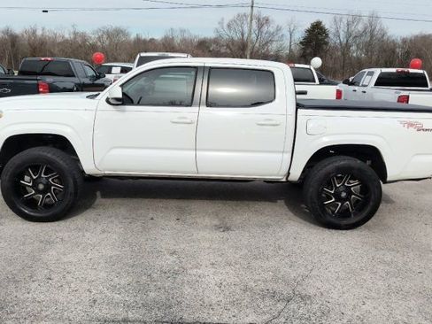 Used 2018 Toyota Tacoma SR w/ SR Convenience Package image 2