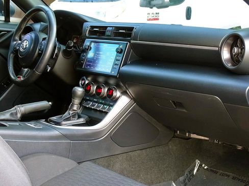 Used 2022 Toyota GR86 w/ ALL Weather Mat Package (TMS) RWD image 38
