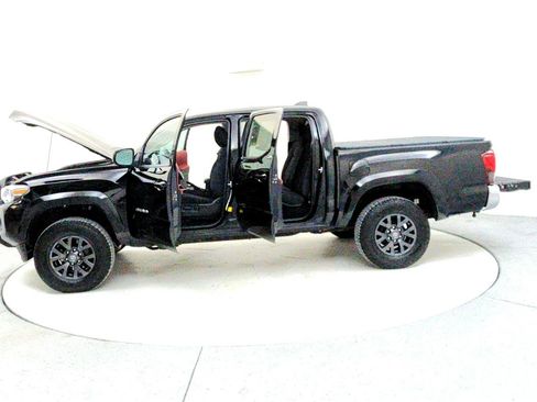 Used 2021 Toyota Tacoma SR5 image 10