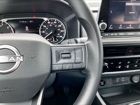 Used 2025 Nissan Rogue S image 23