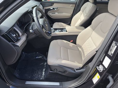 Certified 2025 Volvo XC90 B6 Plus image 9