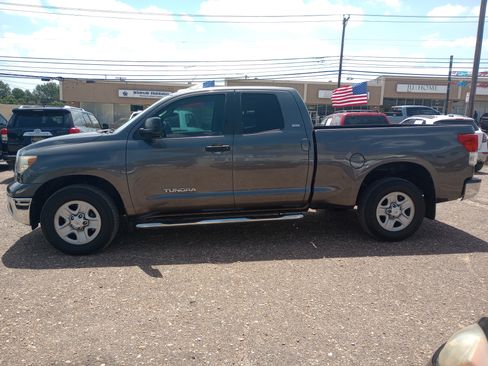 Used 2011 Toyota Tundra 2WD Double Cab w/ SR5 Pkg image 4