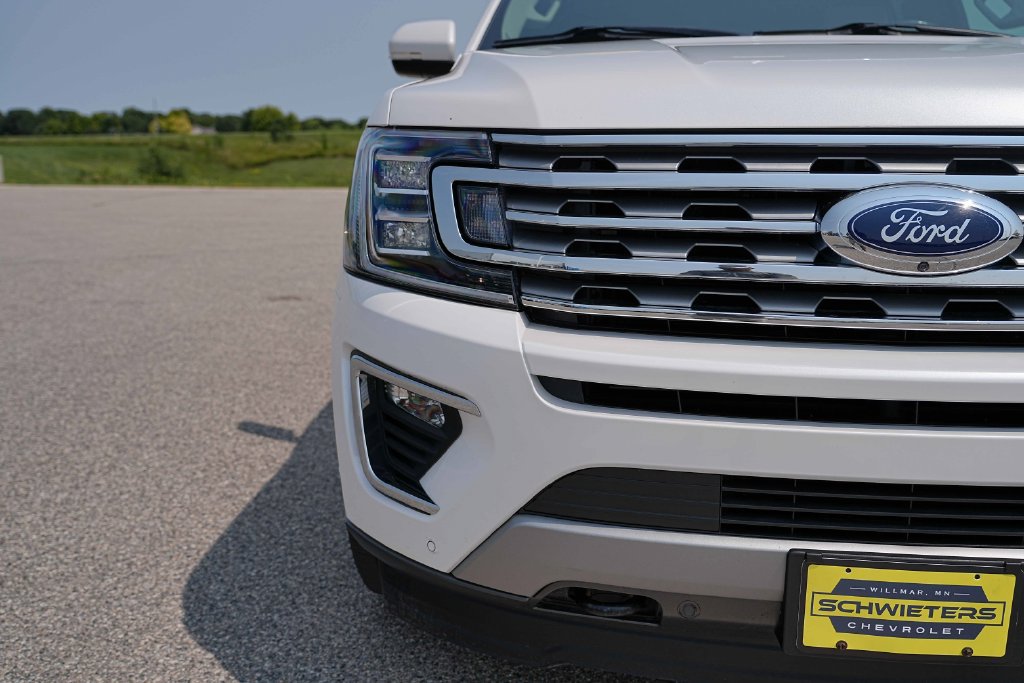 Used 2019 Ford Expedition Limited w/ Equipment Group 302A AWD/4WD image 4