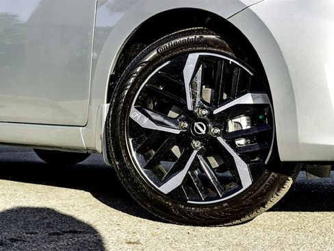 New 2025 Nissan Versa SR w/ Trunk Package image 2