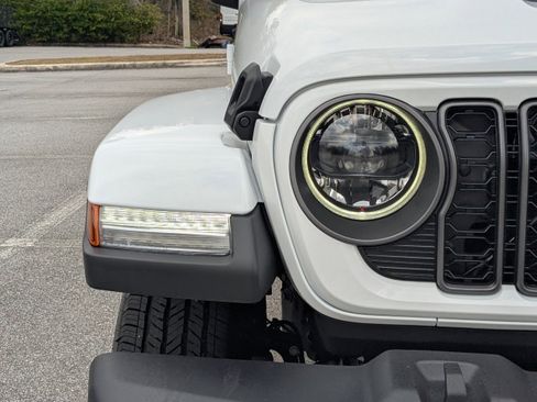 New 2026 Jeep Gladiator Sport AWD/4WD image 9