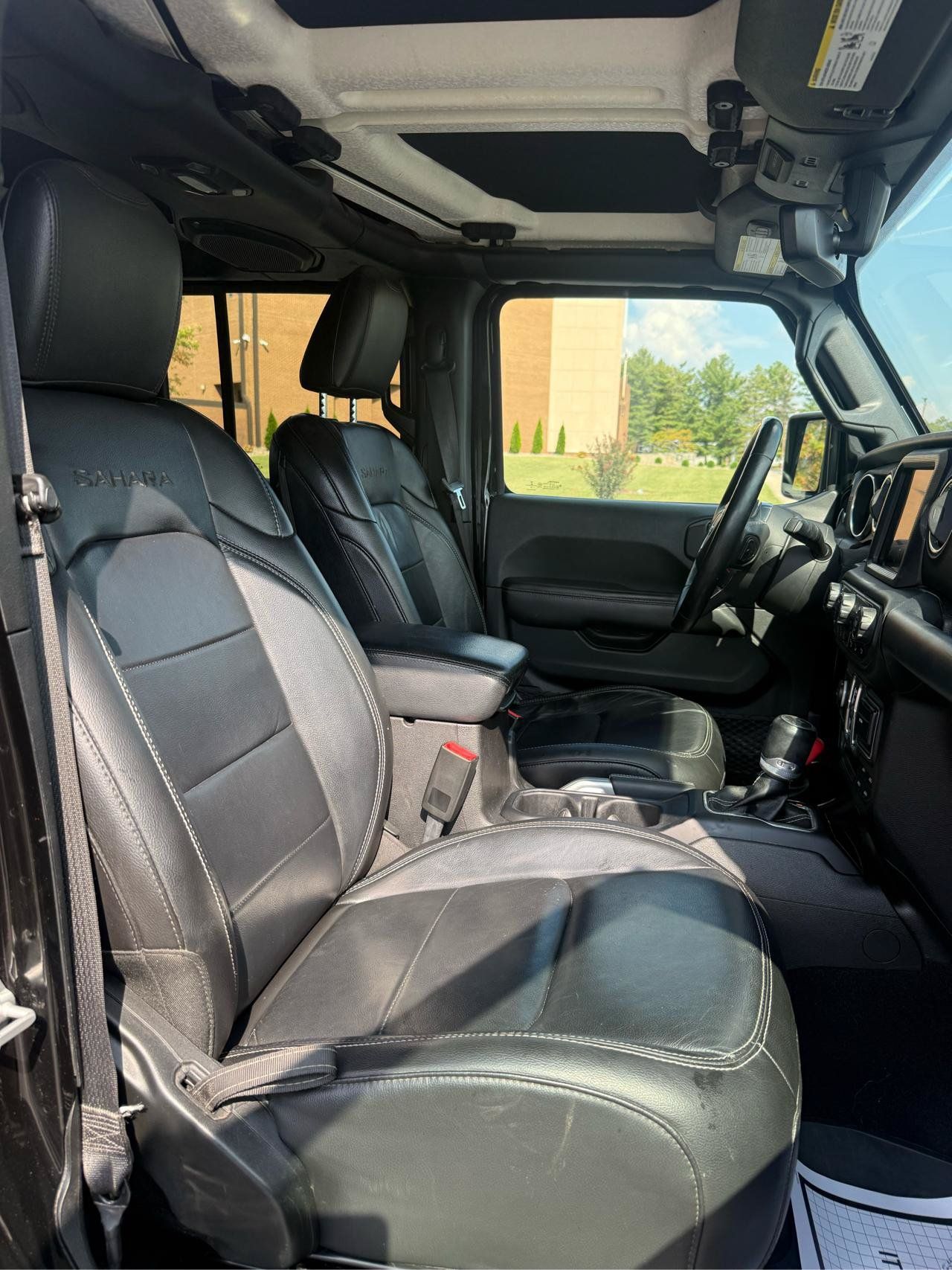 Used 2018 Jeep Wrangler Unlimited Sahara AWD/4WD image 9
