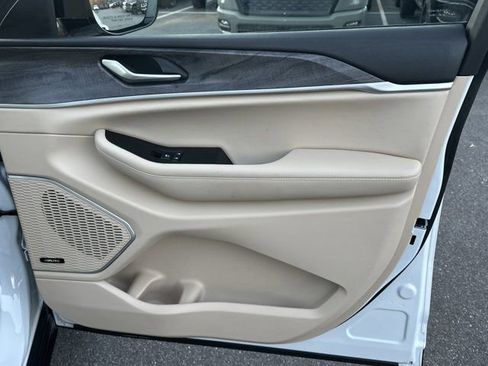 Used 2023 Jeep Grand Cherokee 4WD 4xe image 17