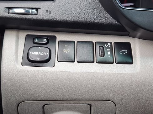 Used 2010 Toyota Highlander Limited AWD/4WD image 24