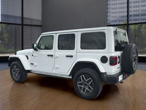 Used 2025 Jeep Wrangler Unlimited Sahara AWD/4WD image 14