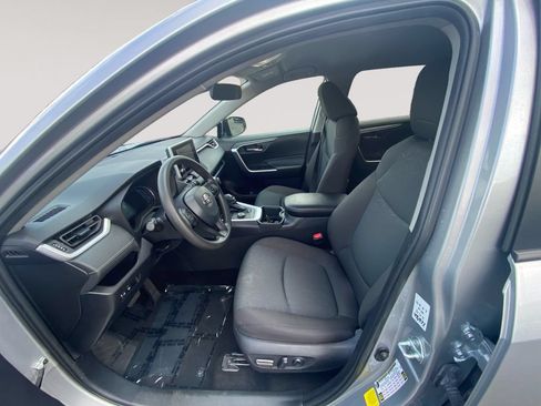 Used 2024 Toyota RAV4 XLE AWD/4WD image 9