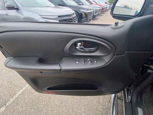 Used 2008 Chevrolet TrailBlazer LT w/ Sun And Sound Package AWD/4WD image 18
