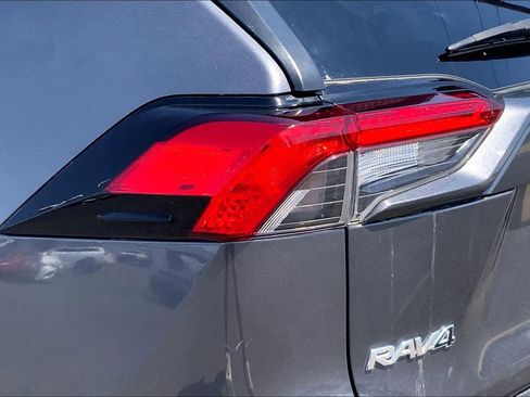 Used 2022 Toyota RAV4 LE AWD/4WD image 29