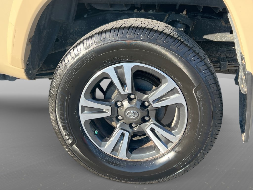 Used 2019 Toyota Tacoma TRD Sport AWD/4WD image 23