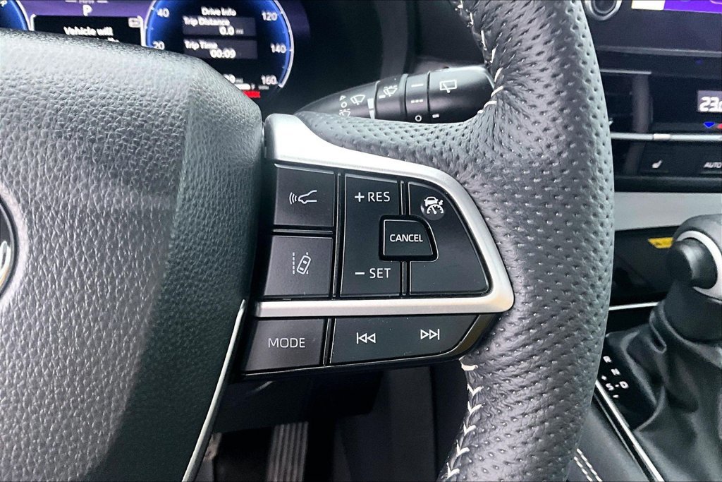 Used 2025 Toyota Sienna XSE AWD/4WD image 19