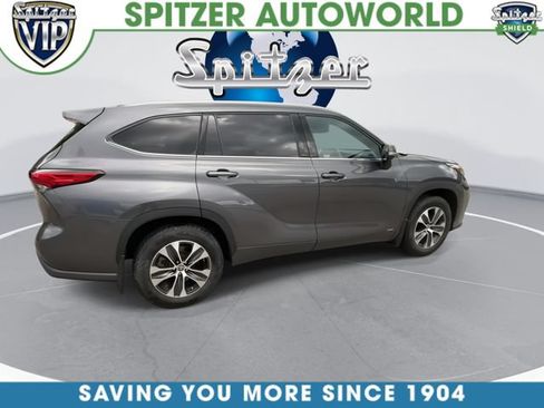 Used 2022 Toyota Highlander XLE AWD/4WD image 9