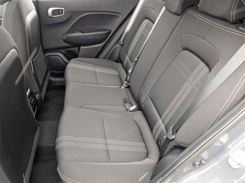 Used 2025 Hyundai Venue SEL image 28