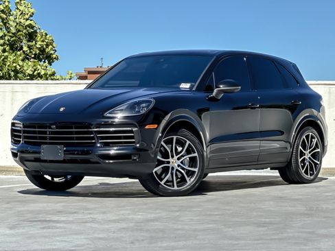 Used 2023 Porsche Cayenne Platinum Edition AWD/4WD image 1