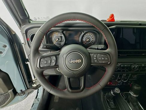Used 2024 Jeep Gladiator Rubicon w/ Convenience Group AWD/4WD image 15