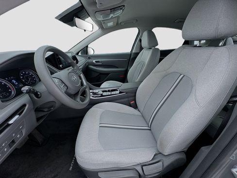 Used 2021 Hyundai Sonata SE w/ Preferred Accessory Package FWD image 13