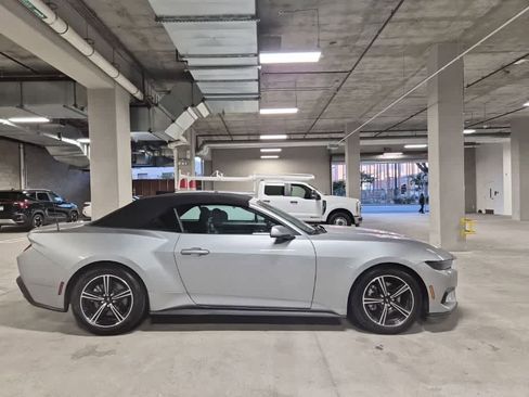 Used 2025 Ford Mustang Convertible RWD image 3