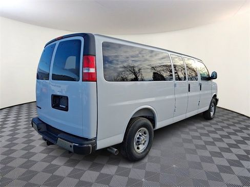 New 2025 Chevrolet Express 3500 LS image 4