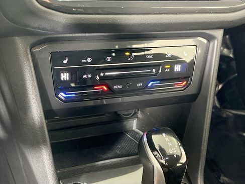 Used 2022 Volkswagen Tiguan SE image 15