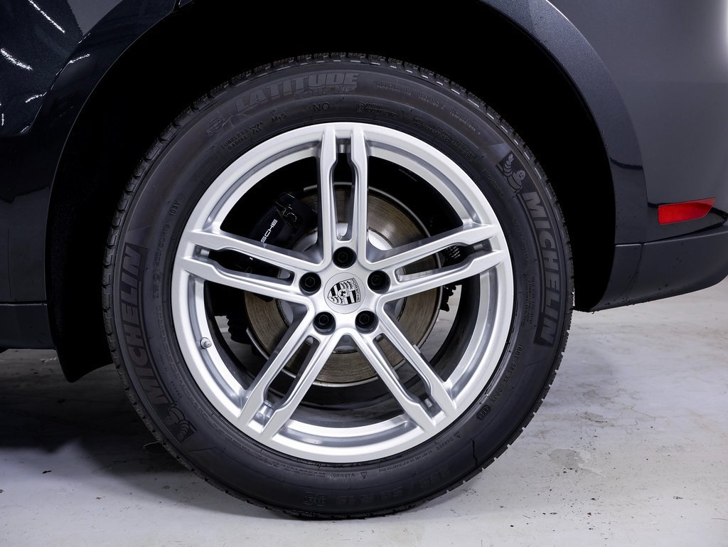 Certified 2026 Porsche Macan AWD/4WD image 23