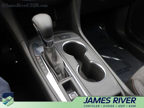 Used 2024 Chevrolet Equinox LT image 38