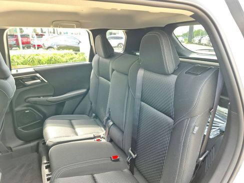 New 2026 Mitsubishi Outlander ES FWD image 21
