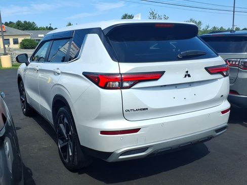 Used 2023 Mitsubishi Outlander SE AWD/4WD image 4