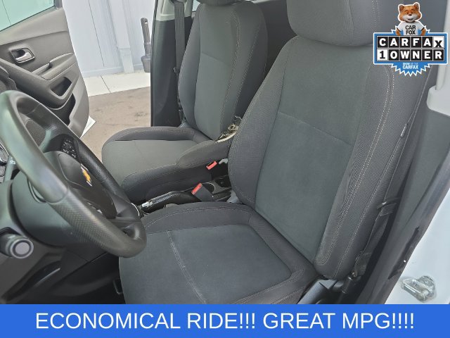 Used 2022 Chevrolet Trax LS w/ Tint and Cruise Package FWD image 13