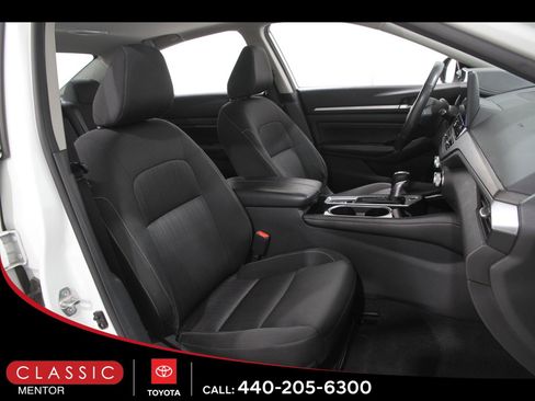 Used 2023 Nissan Altima 2.5 SV w/ SV Premium Package image 17