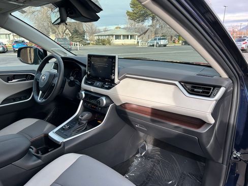 Used 2022 Toyota RAV4 Limited image 27