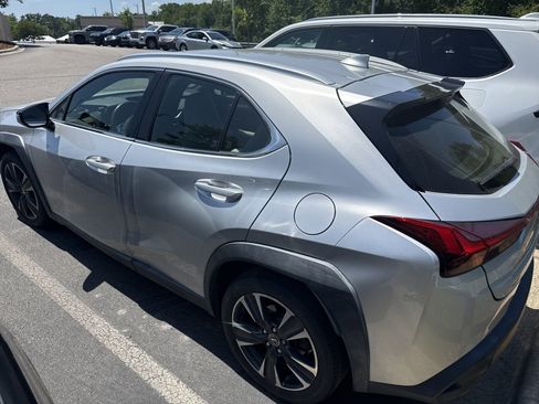 Used 2019 Lexus UX 200 FWD image 10