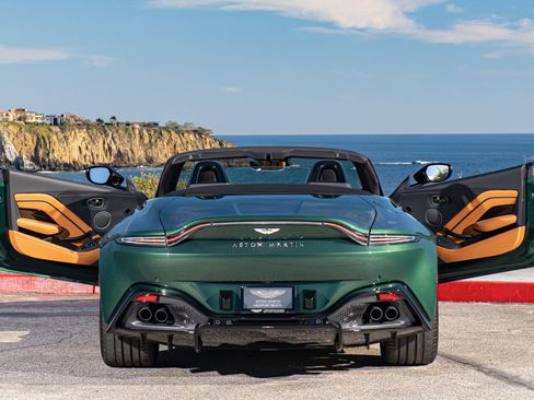 Used 2023 Aston Martin V8 Vantage Roadster image 8